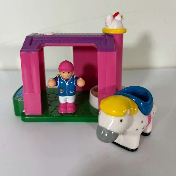 WOW Toys Misty 'N Molly‎ Play Set Complete With Stable, Horse And Rider - Picture 3 of 5